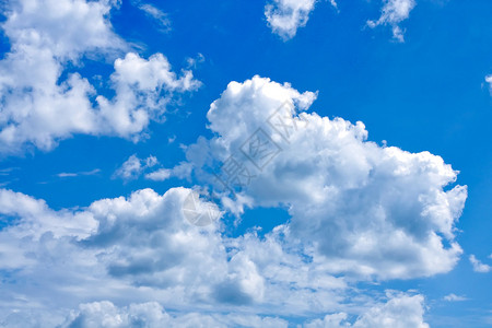 美丽的蓝天与云彩图片