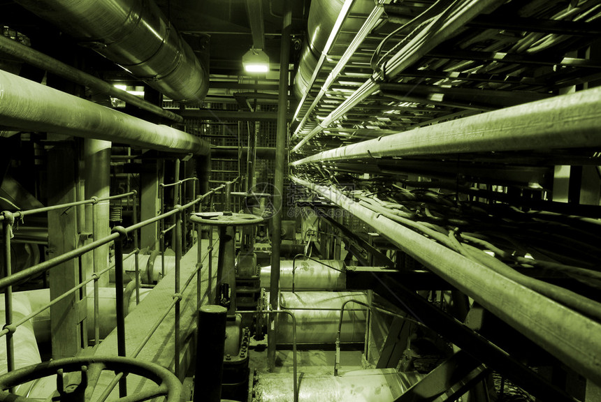 发电厂的锅炉梯子和管道图片