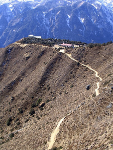 沿远足路线前往尼泊尔珠图片