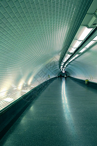 法国巴黎地铁下隧道的垂直照片校对P图片