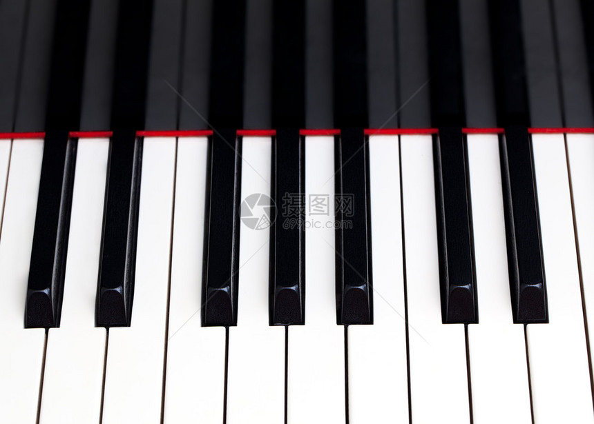大钢琴键的特写图像图片