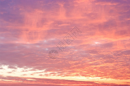 背景日出时的天空纹理图片