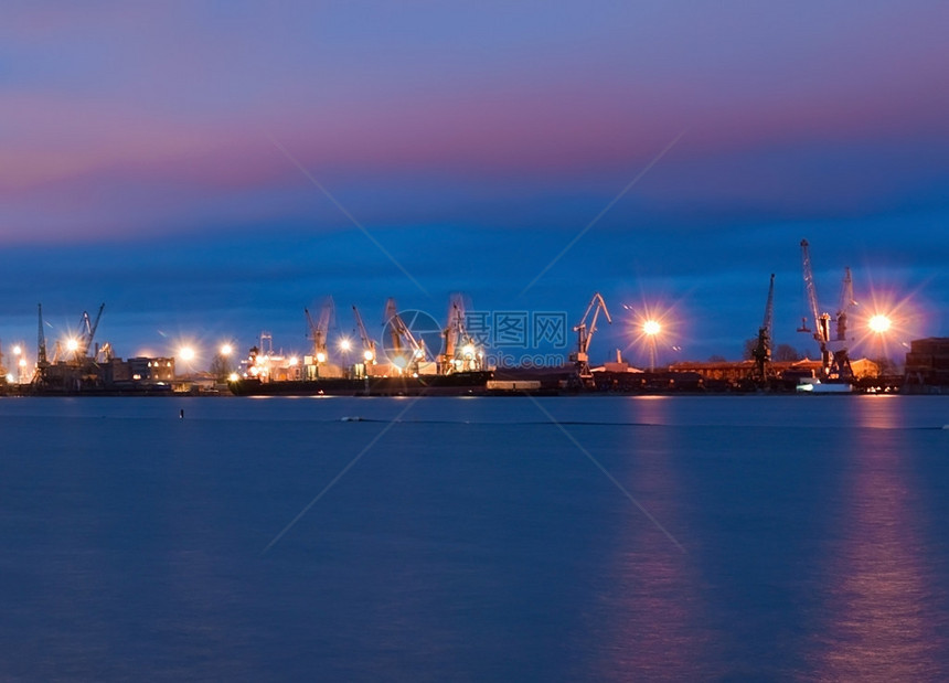 夜间港口图片