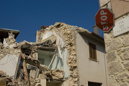 地震的破坏不适合居住高清图片