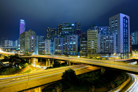 夜间交通和高速公路图片