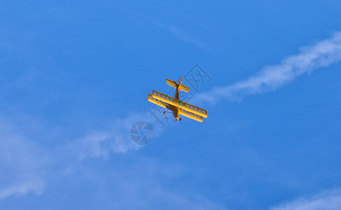 天空中的飞机模型图片