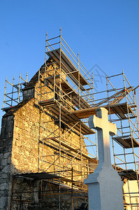 修复一座教堂钟塔背景图片
