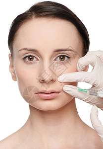 在女脸上注射肉毒杆菌毒素图片