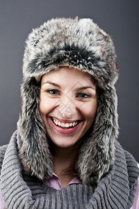 戴冬帽的女人图片
