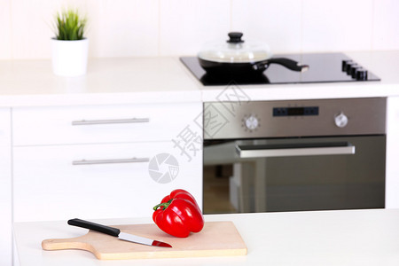 白色现代厨房的照片图片