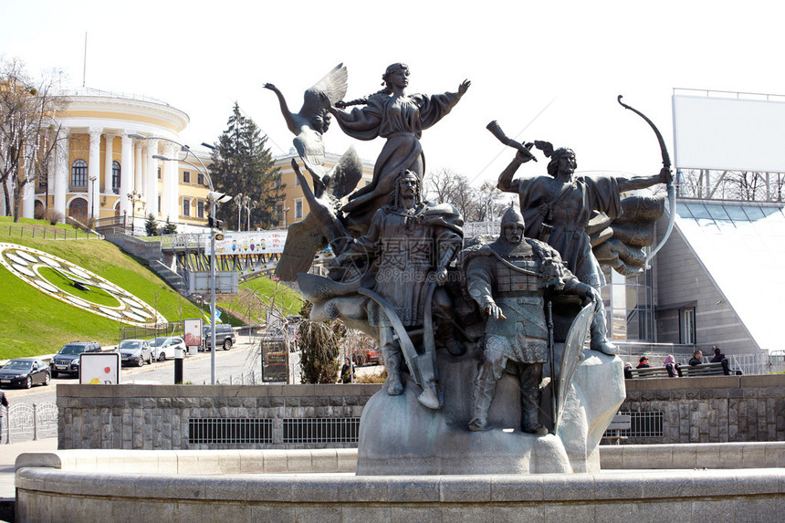 BrotheryKyiSCECKhoriv和他们的姐妹Lybed城市创始人纪念碑图片