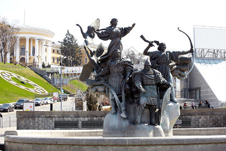 BrotheryKyiSCECKhoriv和他们的姐妹Lybed城市创始人纪念碑背景图片