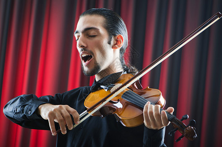 拉小提琴的提琴手图片
