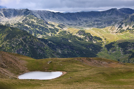 罗马尼亚帕朗山脉的一图片