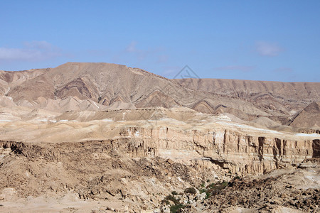 突尼斯托泽尔岩石沙漠绿洲的山景图片