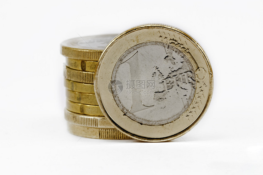 两枚硬币欧元堆叠白背景隔图片