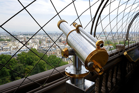法国巴黎埃菲尔铁塔顶层的望远镜为您的小册子传单或网站提供有关法国观图片