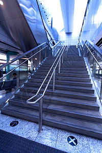 地铁站楼梯图片