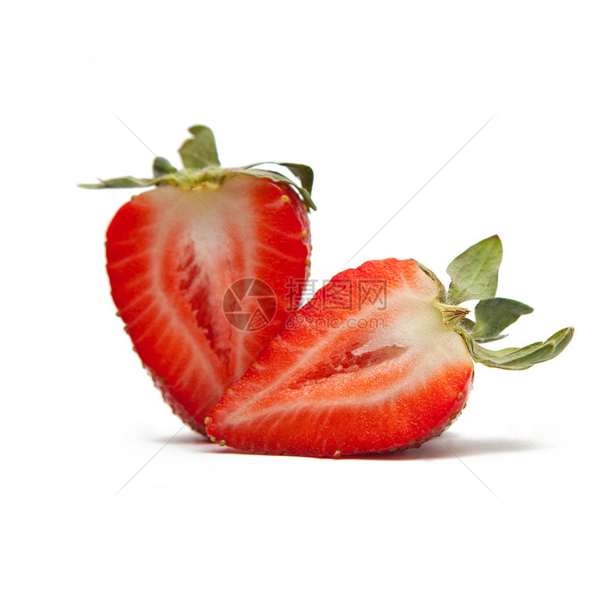 红草莓在白色的后角高原上以5D标记II图片