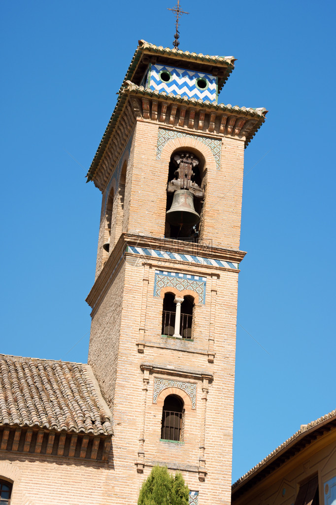 西班牙钟楼这座教堂建于1501年图片