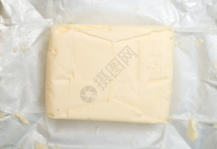 包装上白色隔离的黄油图片