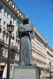 彼得堡果戈理纪念碑图片