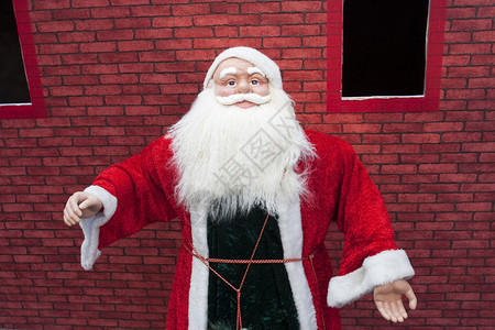 圣诞老人在圣诞节那天站图片