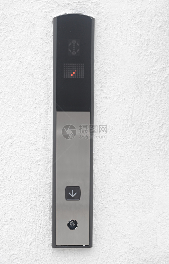 白墙上的电梯按钮图片