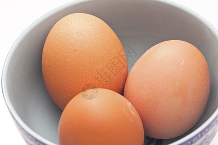 碗中的鸡蛋图片