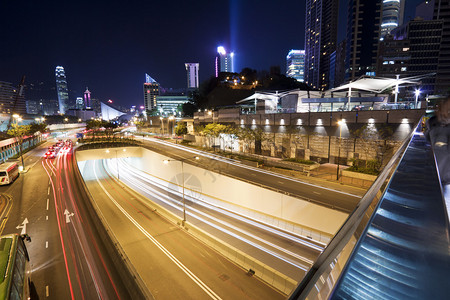 香港市中心夜间交通图片