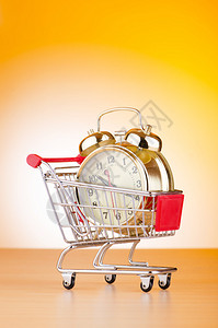 用时钟和购物车购买时间概念图片