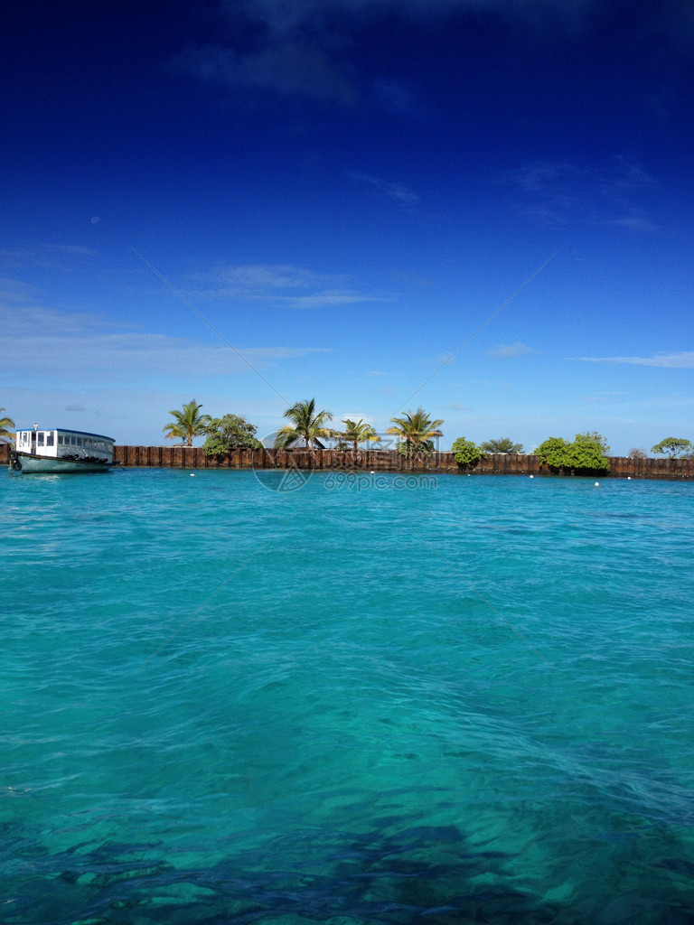 马尔代夫群岛的水色图片