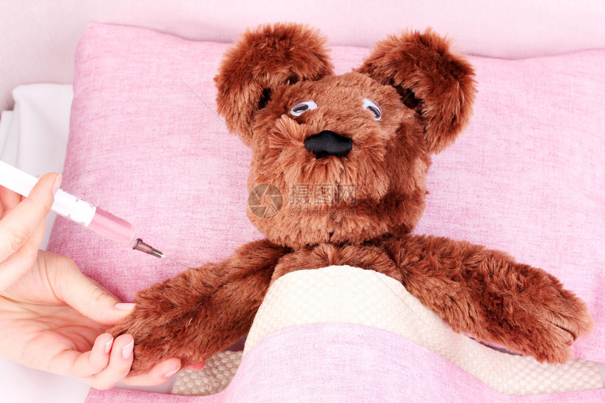 病熊在床上图片