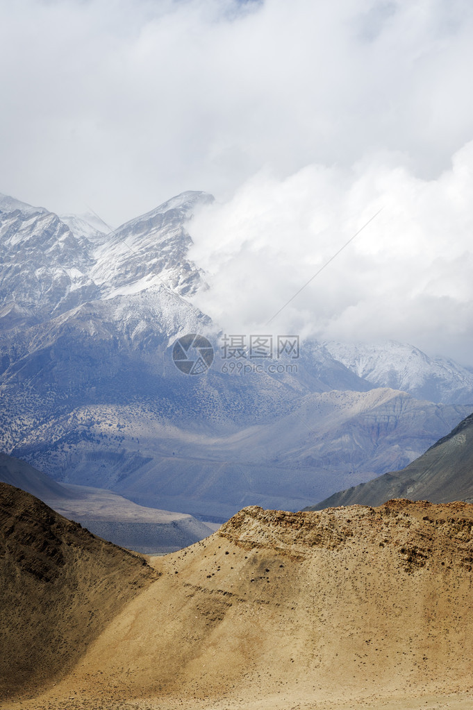 在春天的喜马拉雅山尼泊尔图片