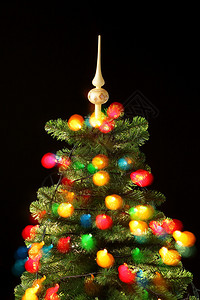 圣诞树有闪亮的灯图片