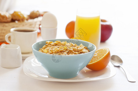 健康早餐与一碗麦片图片