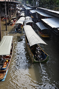 泰国曼谷水上市场的泰国木船图片