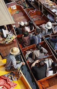 泰国曼谷水上市场的泰国木船图片