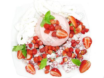 野草莓甜点配布丁和薄荷图片