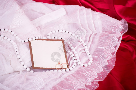 美丽的新娘蕾带和有横图片