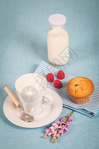 健康营养新鲜牛奶和图片