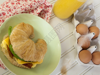 早餐三明治加橙汁早餐图片