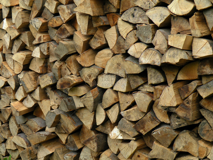堆积的木柴原木图片