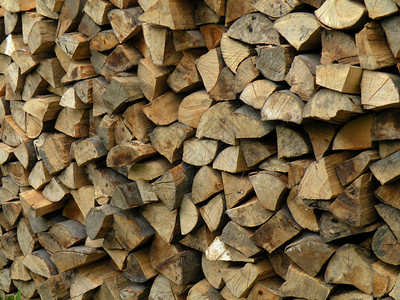 堆积的木柴原木图片