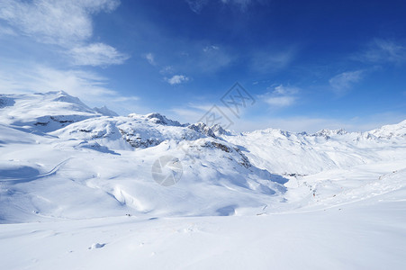 山与雪的冬天高清图片