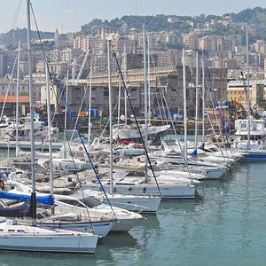 意大利热那亚海港的景色图片