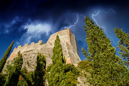 托斯卡纳旧中世纪城堡图片