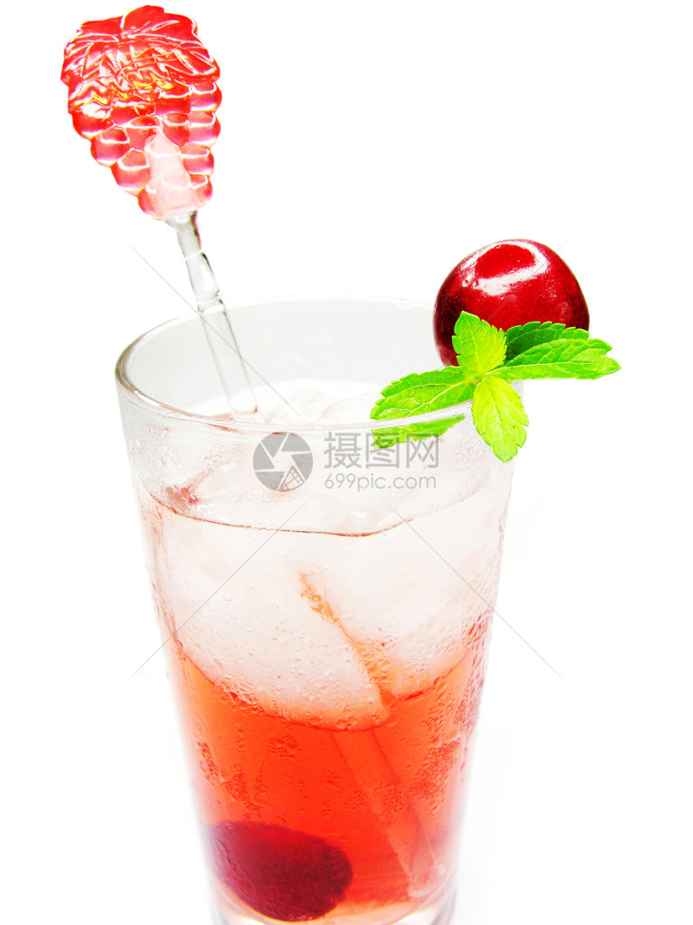 水果樱桃汁加冰和薄荷图片