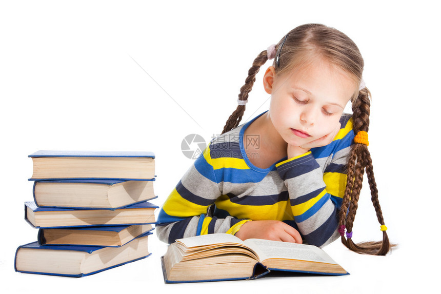 沉睡在书旁的可爱女学生肖像与世隔图片