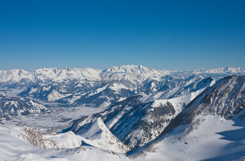 滑雪胜地和ZellamSee山脉图片